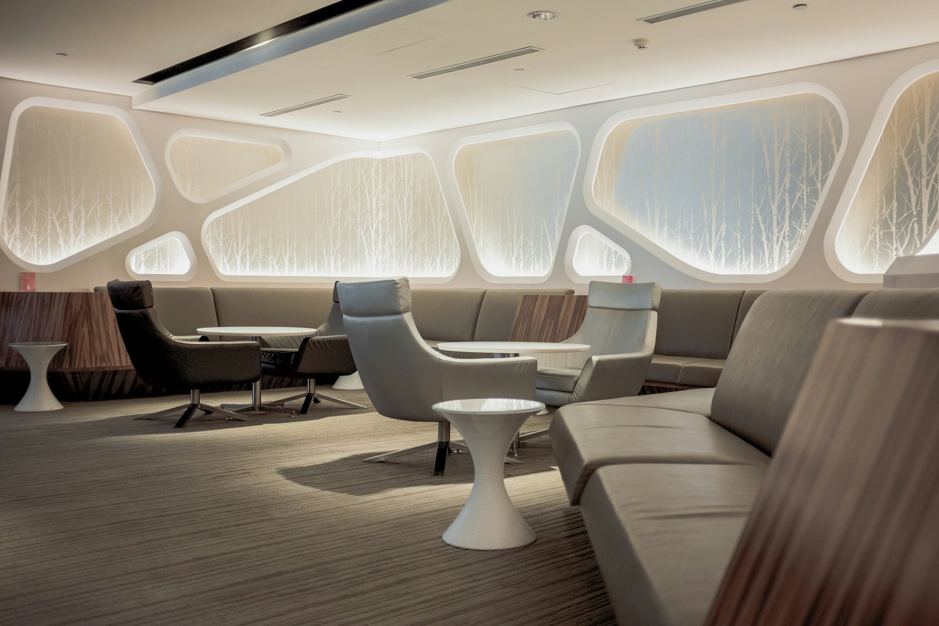 LAX Lounges Guide: Where to Relax Before Your Flight